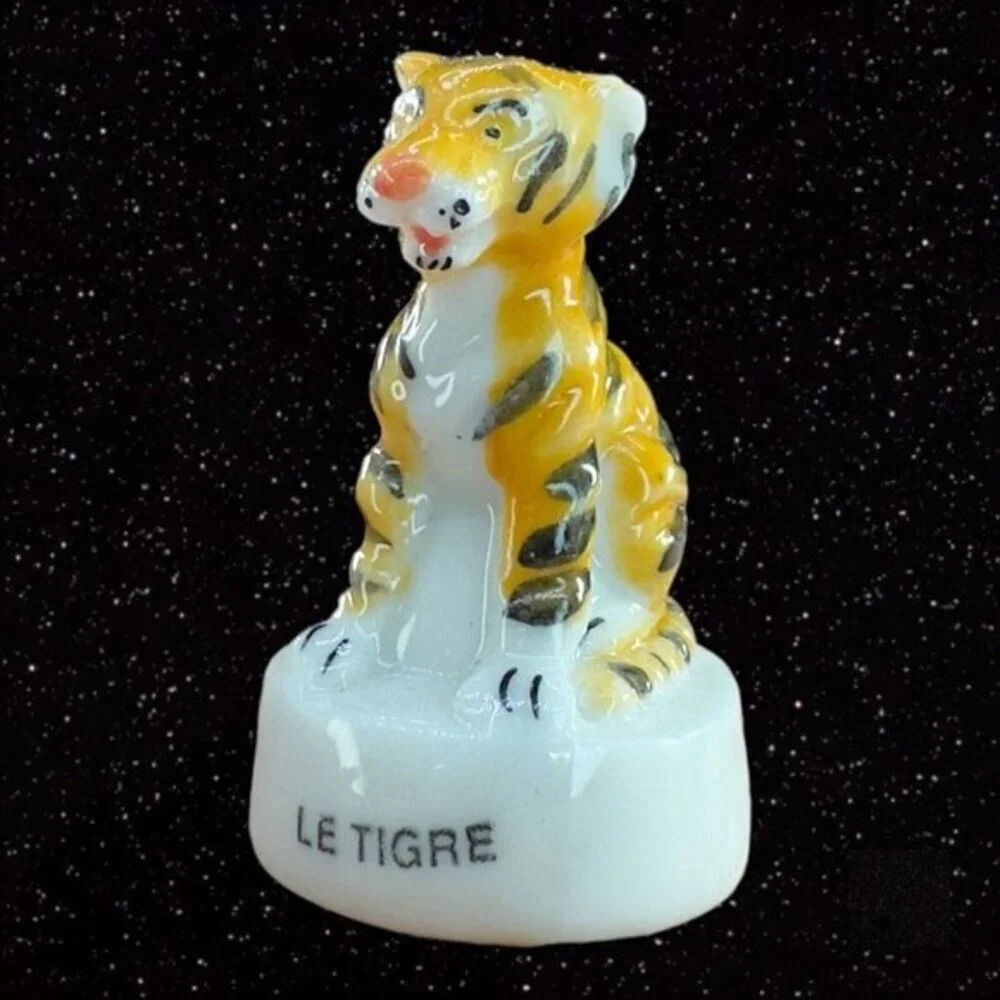 Minh Long‎ Fine Porcelain Mini Figurine Tiger Le Tigre Small Figure 1”Tall .5”W